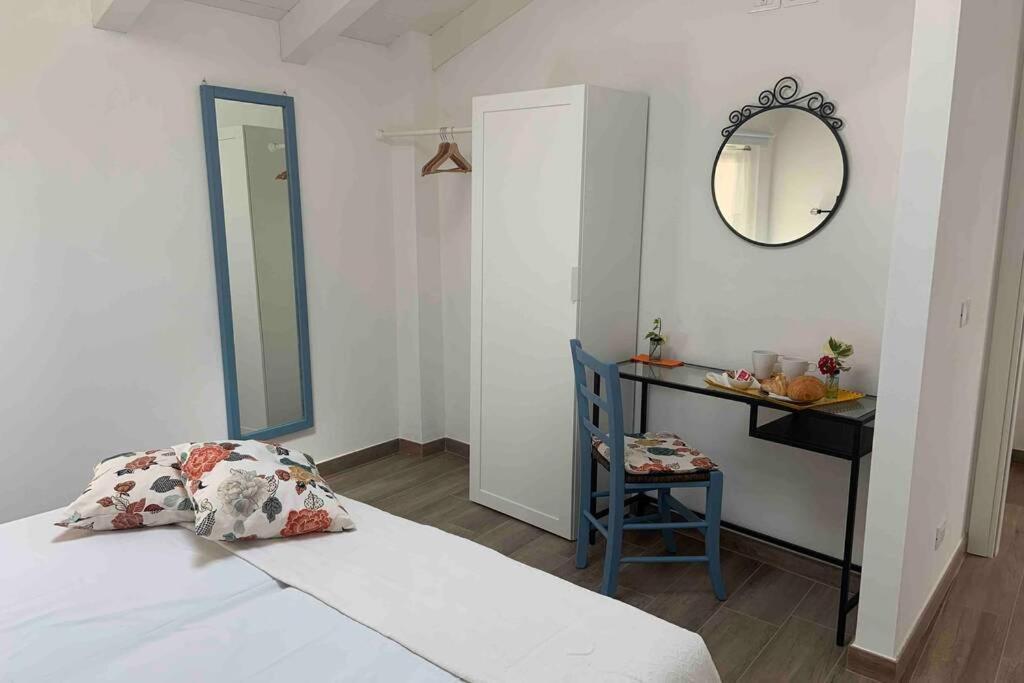 Antica Casa Nel Borgo Apartment Pietrasanta Exterior photo